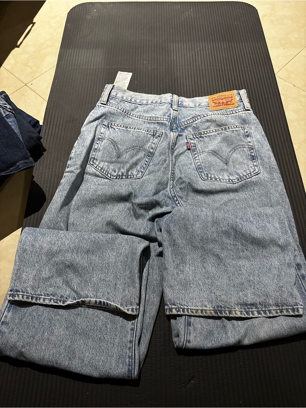 Levi's Light Wash Relaxed Fit Jeans - Blue Denim